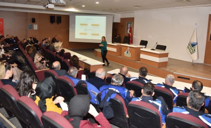 Belediye personelleri etkili iletişimi öğreniyor