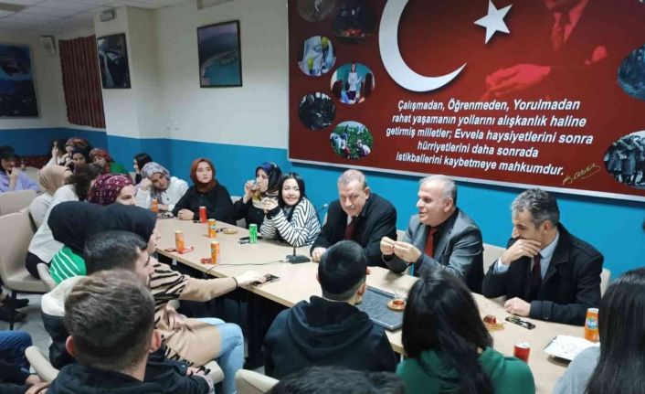 BEÜ Rektörü Prof. Dr. Elmastaş Adilcevaz KYK’da kalan öğrenciler ile bir araya geldi