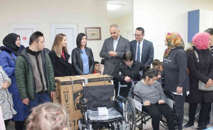 Biga’da öğrencilerden anlamlı bağış