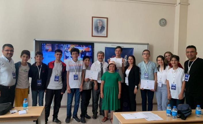 BİLSEM öğrencileri bilimsel bildiri sundu