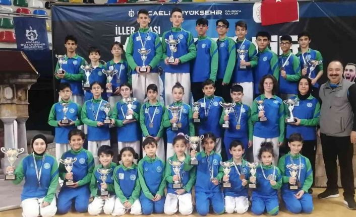 Çayırova Belediyesi Karate Takımı kupa ve madalyaları topladı