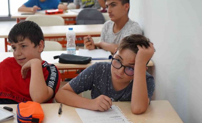 Çayırova’da öğrenciler LGS ve YKS hazırlık kurslarında eğitim görüyor