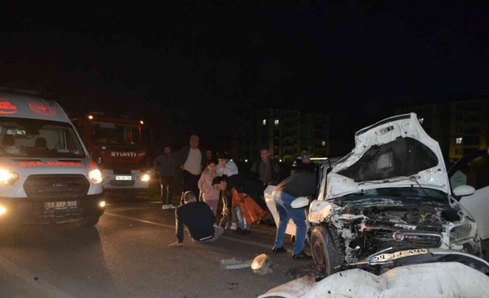 Çorlu’da iki otomobil kafa kafaya çarpıştı: 1 ölü, 3 yaralı