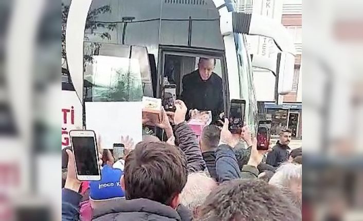 Cumhurbaşkanı Erdoğan, Denizli’de çocukları sevindirdi