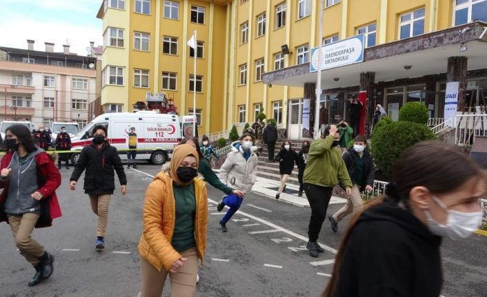 “Deprem anı ve tahliye” tatbikatlarına yaklaşık 177 bin kişi katıldı