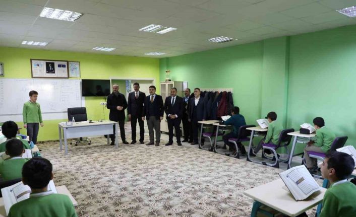 Develi protokolünden Numan Cebeci Ortaokulu öğrencilerine motivasyon ziyareti