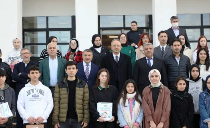 Dilovası’nda eğitim gören lise son sınıf öğrencilerine büyük jest