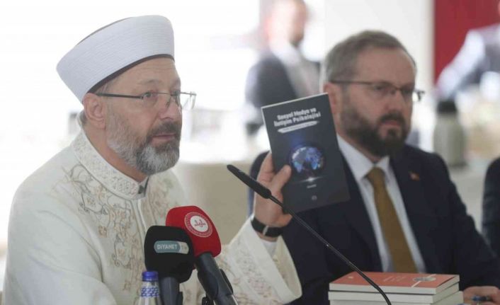 Diyanet İşleri Başkanı Erbaş, İsveç’te Kur’an-ı Kerim yakılmasını 120 ülkede mahkemeye taşıyacaklarını açıkladı