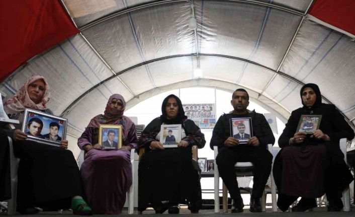 Dört yıldır evlat nöbetinde olan aileler, çocuklarının yolunu gözlüyor