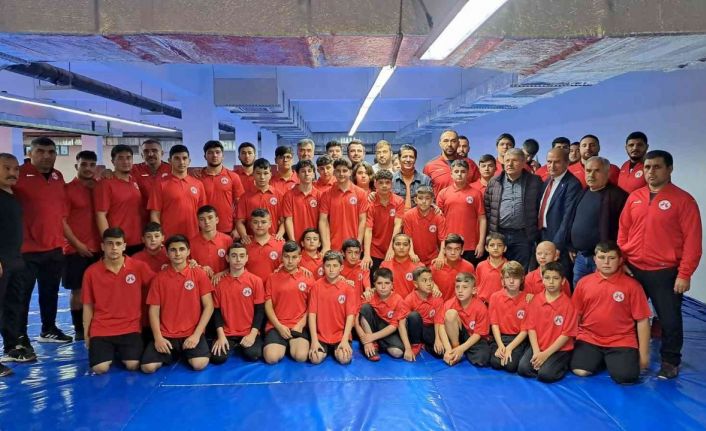 Döşemealtı Belediyesinin pehlivanları yeni sezon için kampa girdi