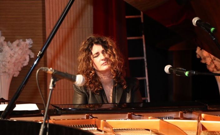 Dünyaca ünlü piyanist Anjelika Akbar Ordu’da konser verdi