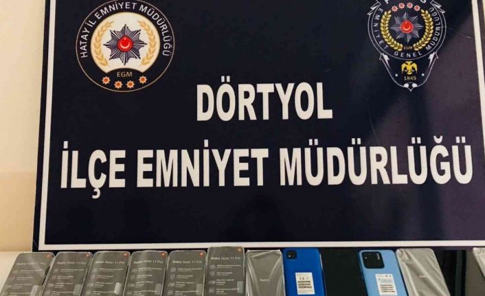 Durdurulan şahsın üzerinden 16 adet kaçak cep telefonu çıktı