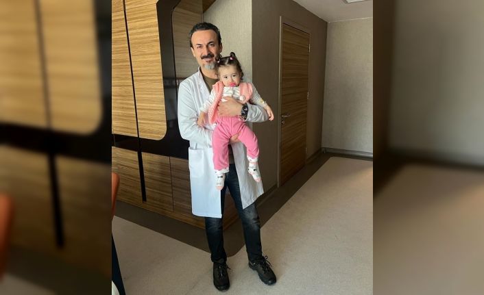 Ebrar bebeğe lazerle böbrek taşı tedavisi