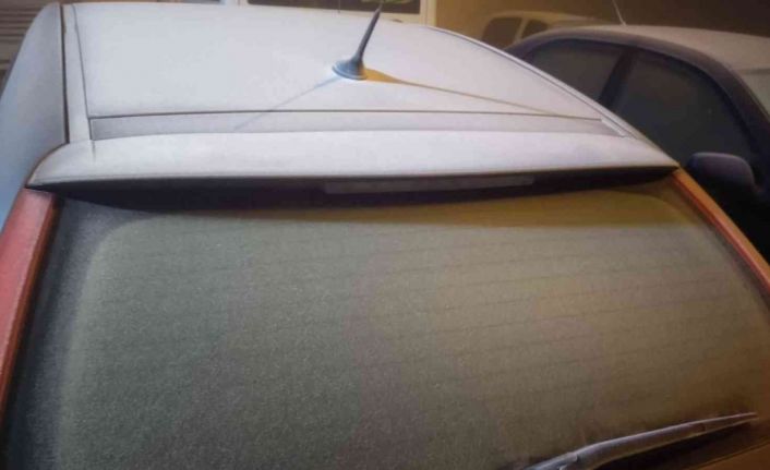 Elazığ’da sıcaklık -6’ya düştü, sürücüler araçlarını branda ile örttü