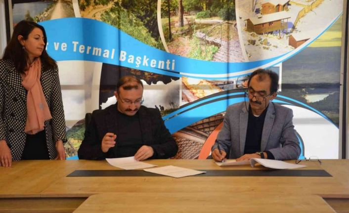 Emet Belediyesi’nden ihtiyaç sahibi yaşlılara ücretsiz berber ve kuaför hizmeti