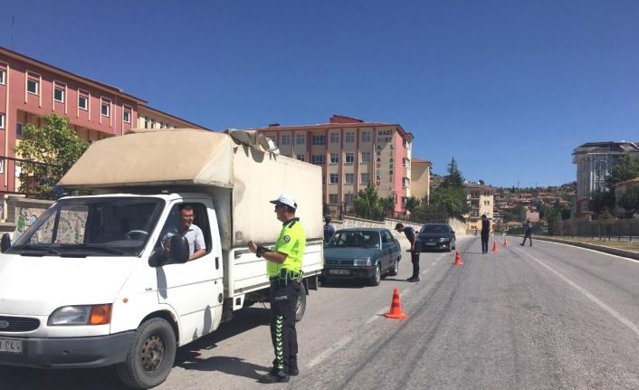 Emet’te geçen yıl 17 bin 684 şahıs ve 15 bin 536 araç sorgulandı