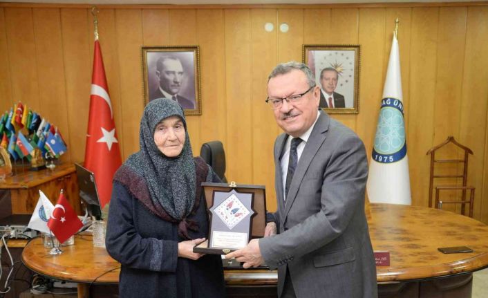 Emine teyzeden duygulandıran bağış