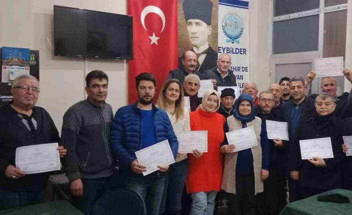Eskişehir’de ‘Arıcılık’ kursunu bitiren 30 kursiyere törenle sertifika belgeleri verildi