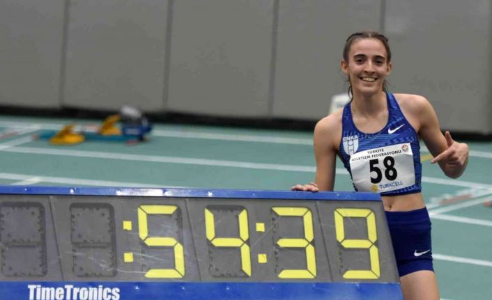 Eskişehirli genç sporcudan 400 metrede iki günde 2 rekor