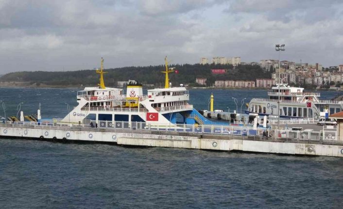 Fırtına nedeniyle Çanakkale-Eceabat hattındaki saat 15.00 feribot seferi karşılıklı olarak iptal edildi