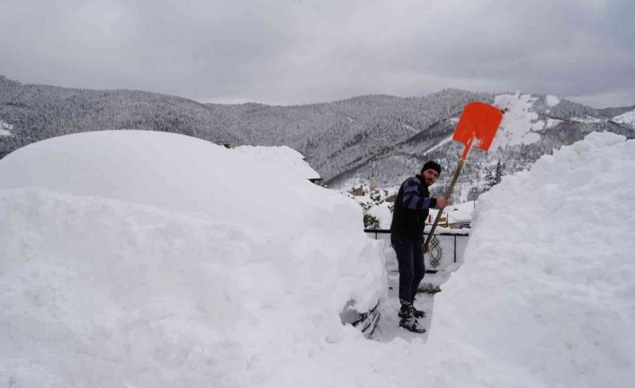 Geçen yıl evlerin ve araçların kara gömüldüğü Kastamonu, bu yıl kar yağışına hasret kaldı
