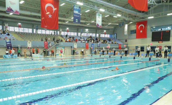 Geleneksel Ata yüzme şenlikleri coşkuyla başladı