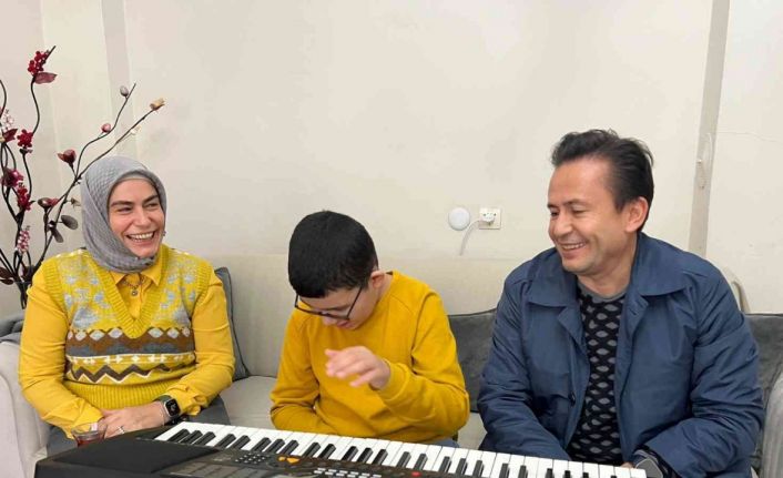 Görme engelli Muhammet’in org çalarak söylediği türkü yürekleri dağladı