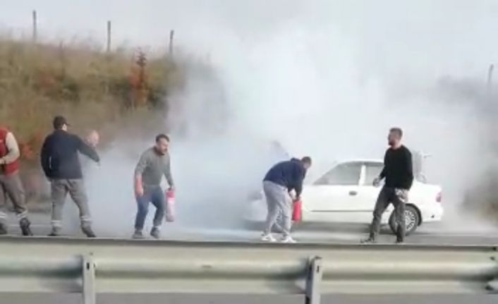 Hareket halindeki otomobilde yangın çıktı