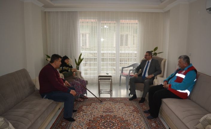 Havran Kaymakamı Özderin şehit ailesini ve gaziyi ziyaret etti