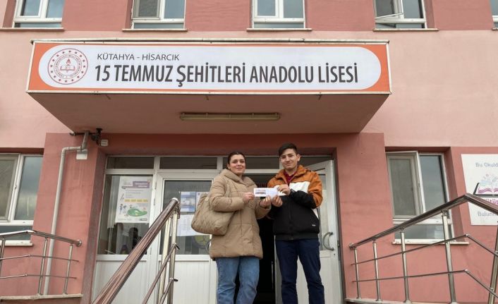 Hisarcık’ta üniversiteye hazırlanan öğrenciye akademik başarı ödülü
