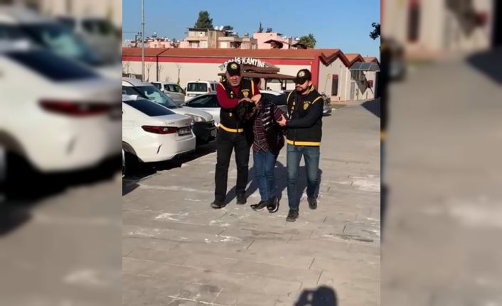 İnternette ’eşcinsel arkadaşlık’ sitesinden tanıştığı şahsı bıçaklayıp 500 euro’sunu gasp etti