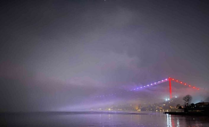 İstanbul Boğazı’nda yoğun sis: Gemi trafiği çift yönlü olarak askıya alındı
