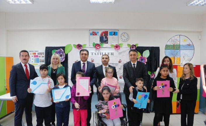 İzmir’de öğrenciler 1. yarıyıl karnelerini aldı