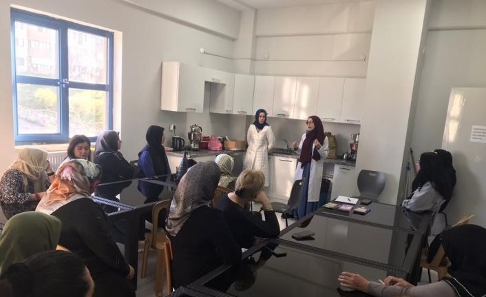 Kadınlar hastalıklara karşı bilgilendiriliyor