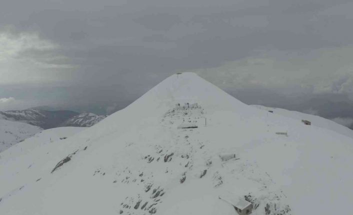 Kar ve tipi nedeniyle Nemrut Dağı yolu ulaşıma kapandı
