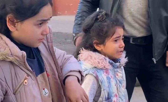 Karne günlerinde evleri yanınca, gözyaşlarına hakim olamadılar