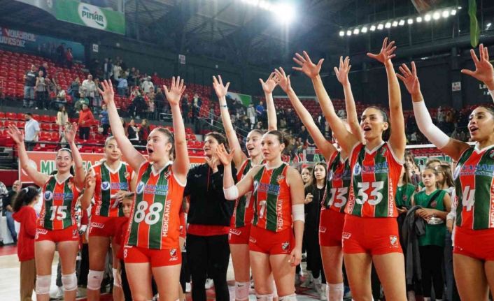 Karşıyaka Voleybol’da yüzler gülüyor