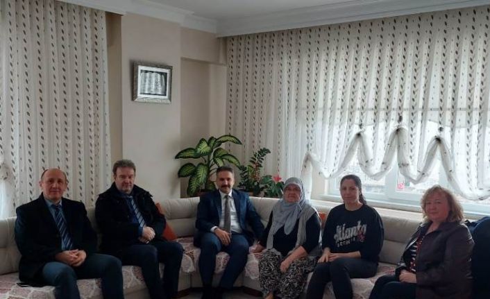 Kaymakam, şehit ailelerini yalnız bırakmıyor