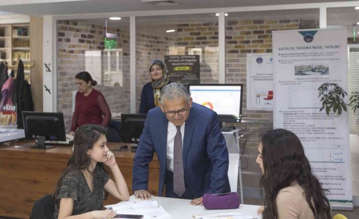 Kayseri’nin kültür hazinesi Büyükşehir Kütüphaneleri’nden 2022’de yaklaşık 2 milyon kişiye hizmet