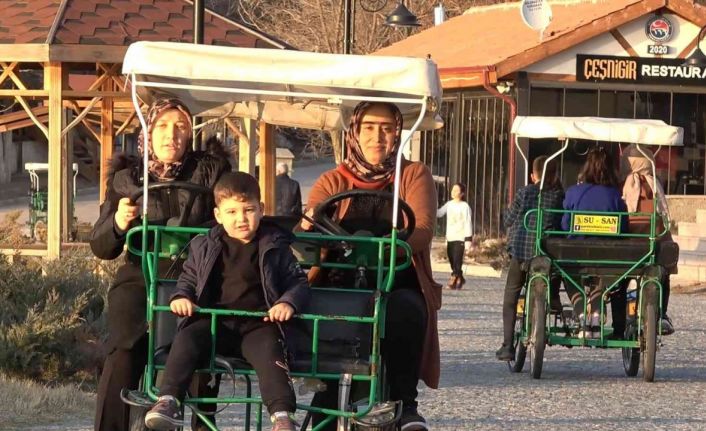 Kış mevsiminde yaz havası: Tarih ve doğanın iç içe olduğu mekanda güneşin tadını çıkardılar