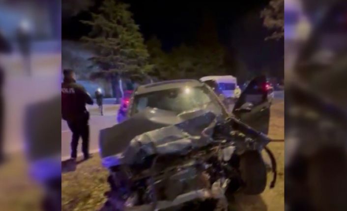 Kontrolden çıkan otomobil 4 araca çarptı