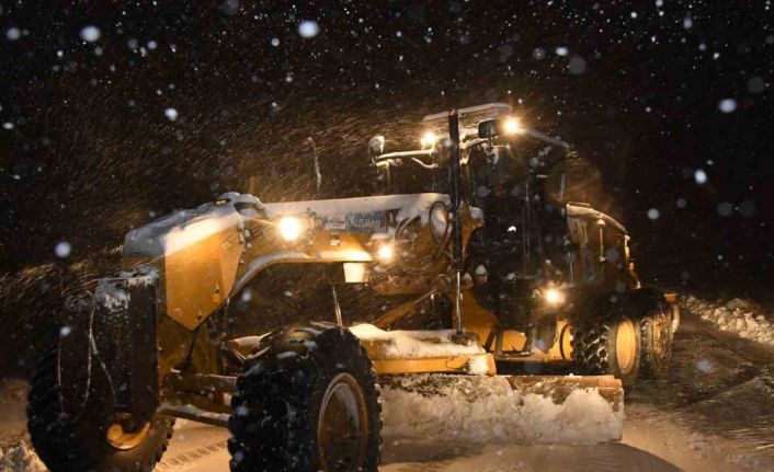 Konya Büyükşehir 31 ilçede kar ve buzlanmaya karşı görev başında