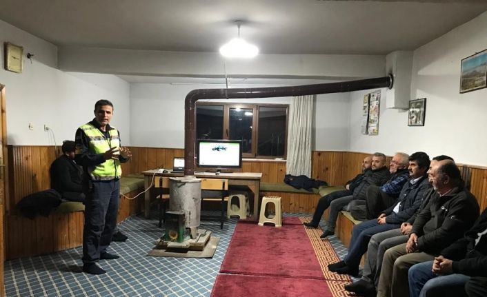 Köylüler tarım araçlarının güvenli kullanımı konusunda bilgilendirildi