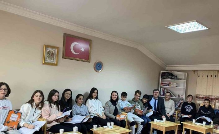 Küçükelmalı Milli Eğitim Kampı’nda öğrenciler ile bir araya geldi