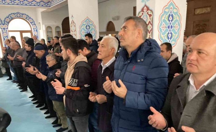 Lapseki’de camilerde yağmur duası yapıldı