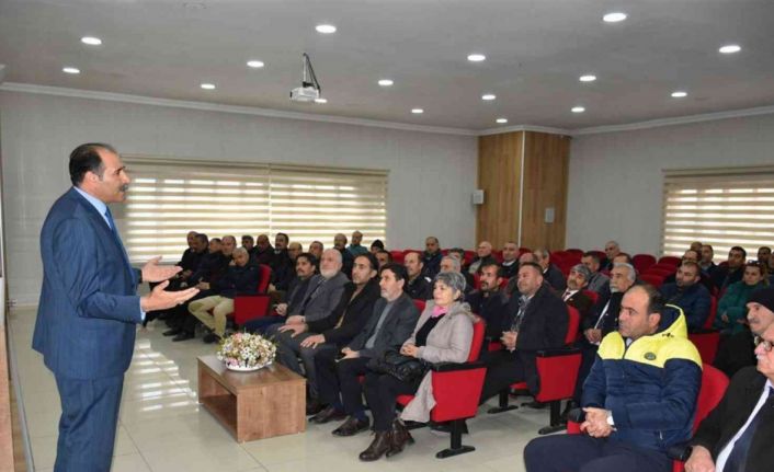 Mahalle ve köy muhtarlarına aile eğitimi verildi