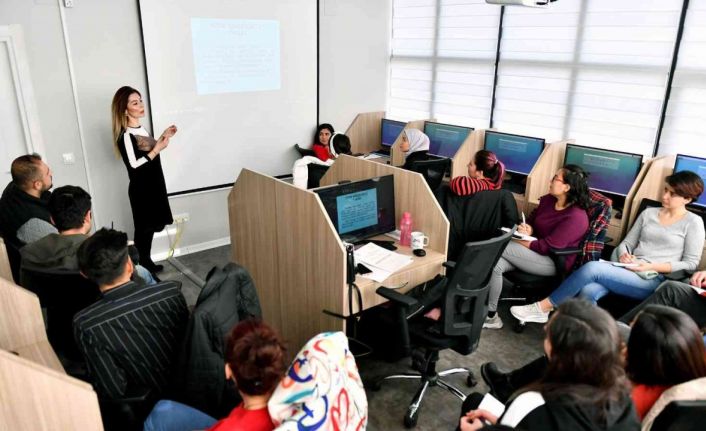 MERCEK kursları ile ön muhasebe öğreniyorlar