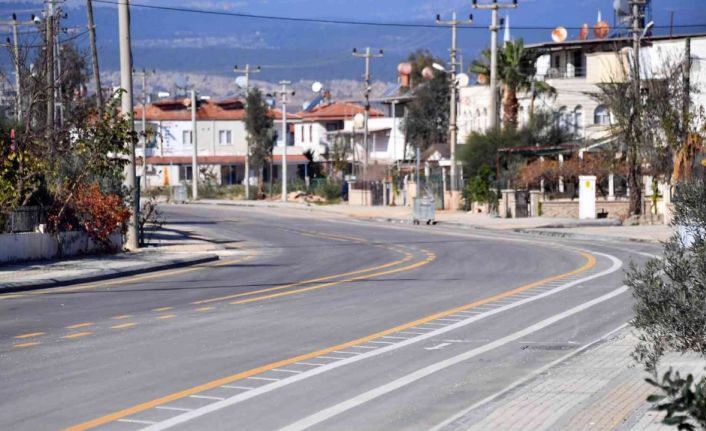 Mersin Büyükşehir Belediyesinin yol çalışmaları sürüyor