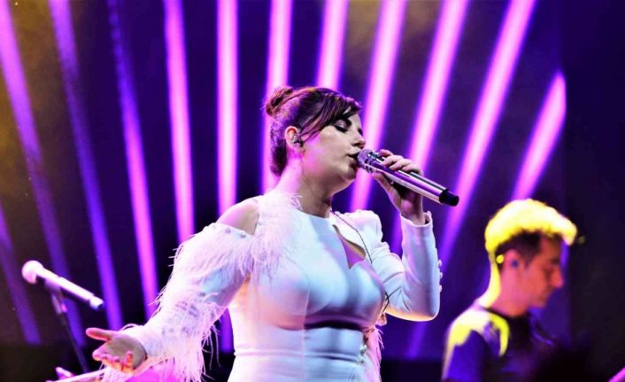 Merve Özbey’den Bursa’da arabesk gecesi