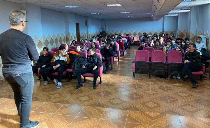 Necip Fazıl Kısakürek Anadolu Lisesinde, "Geçmişten Gelen Ses, Geleceğe Nefes" projesi